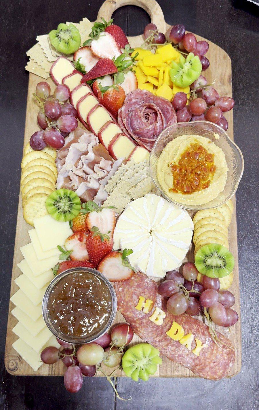 Sharing Board: real Aura Gourmet board with cheeses, salami rose, strawberries, kiwi, fig jam and a birthday message